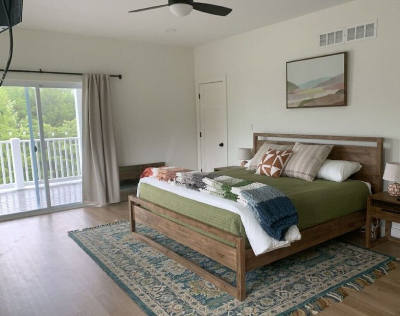 Laughter Beach House! LIFE, LOVE, LAUGHTER & INCREDIBLE VIEWS