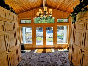 Interior - Drummond Island Hotel & Vacation Homes - Some Point North (Drummond)
