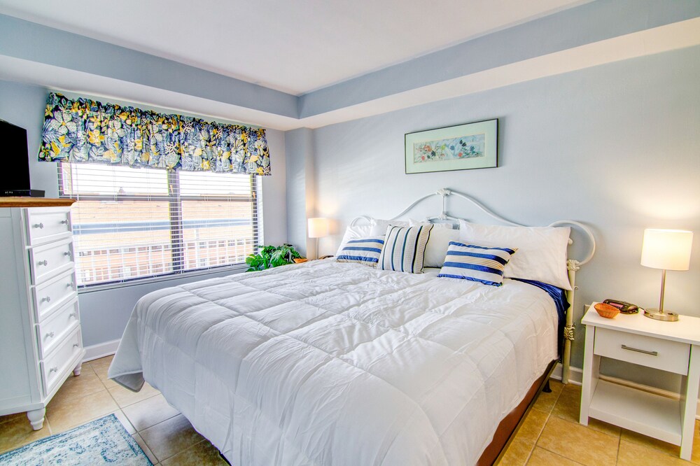 Gorgeous Ocean View King Suite w/ Balcony