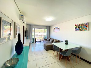 Comfort Apartment | Living area | 40-inch TV with satellite channels - Club Meridional - Praia dos Carneiros (Tamandaré)