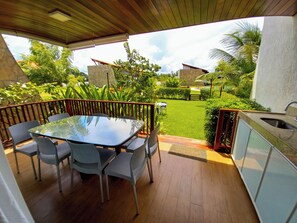 Dúplex familiar, 3 habitaciones | Patio hawaiano