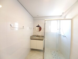 Family Apartment | Bathroom | Shower - Club Meridional - Praia dos Carneiros (Tamandaré)