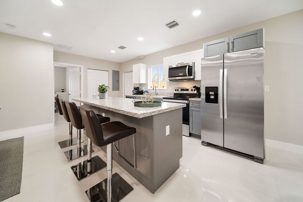 Miami Wynwood Luxury House 4 Bedrooms-3 Bathrooms