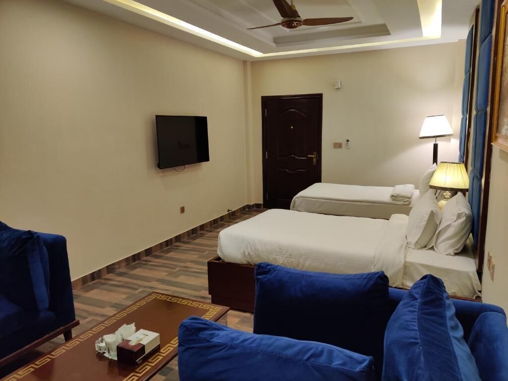 deluxe double room | free wifi, bed sheets