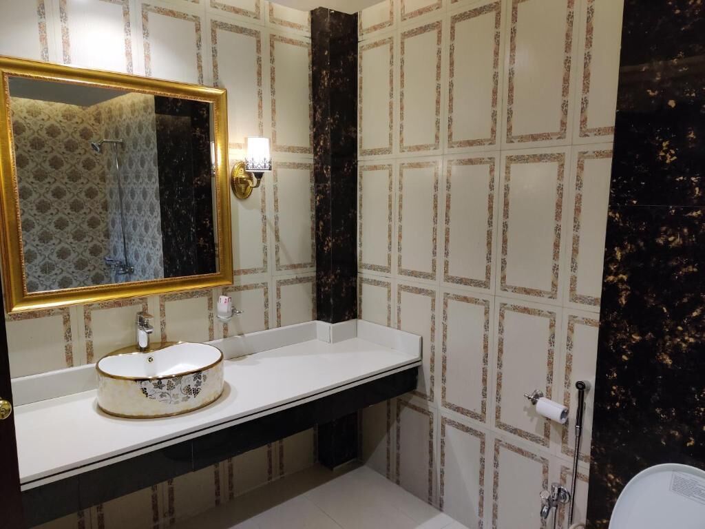 free toiletries, towels