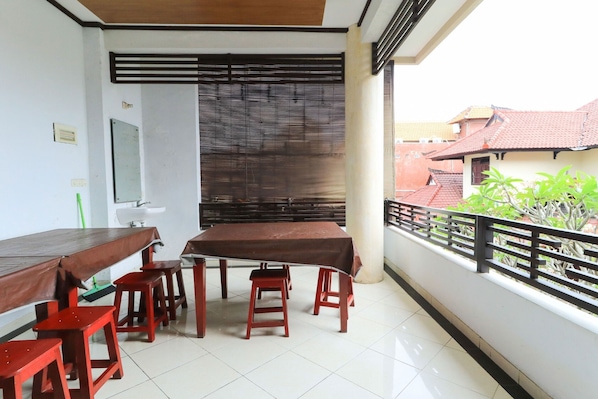 Enjoy dining and socializing in this spacious room with a long table and matching stools, offering a view of the outside.