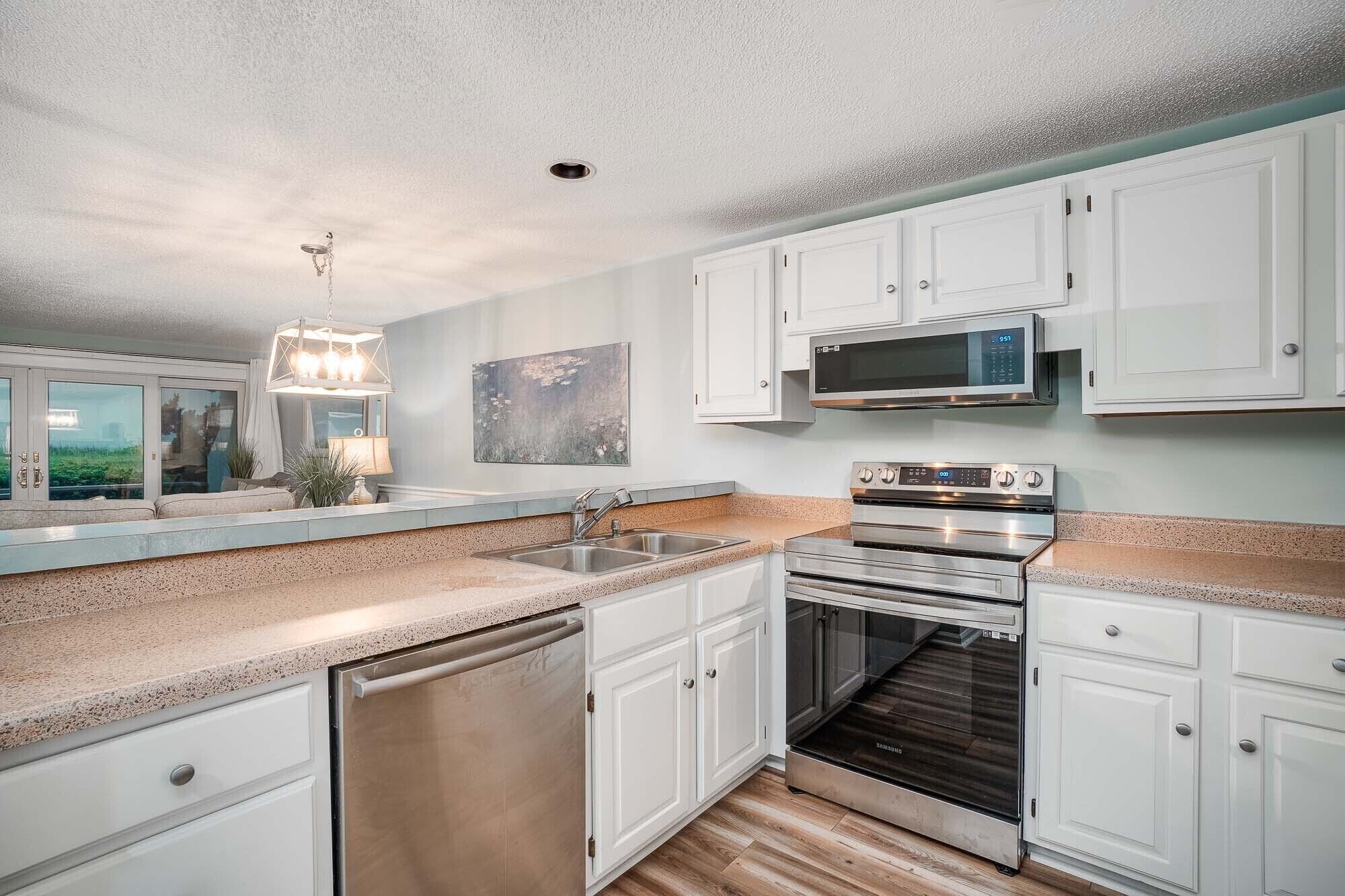 OCEANFRONT WALKOUT MAIN LEVEL! "Unwind" on Emerald Isle, Crystal Coast, NC!