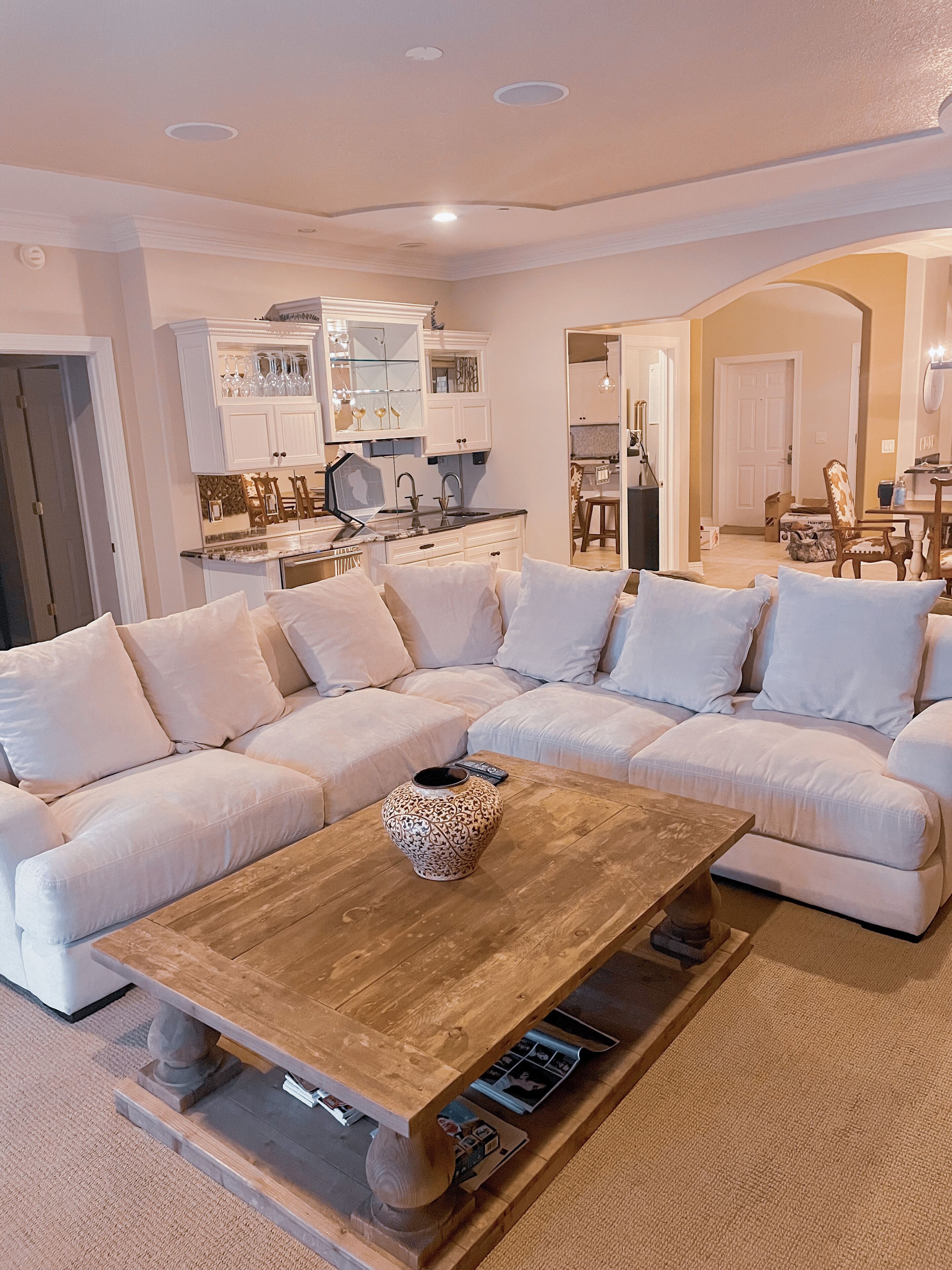 Beautiful luxury family condo on the lake! Mins from Downtown!