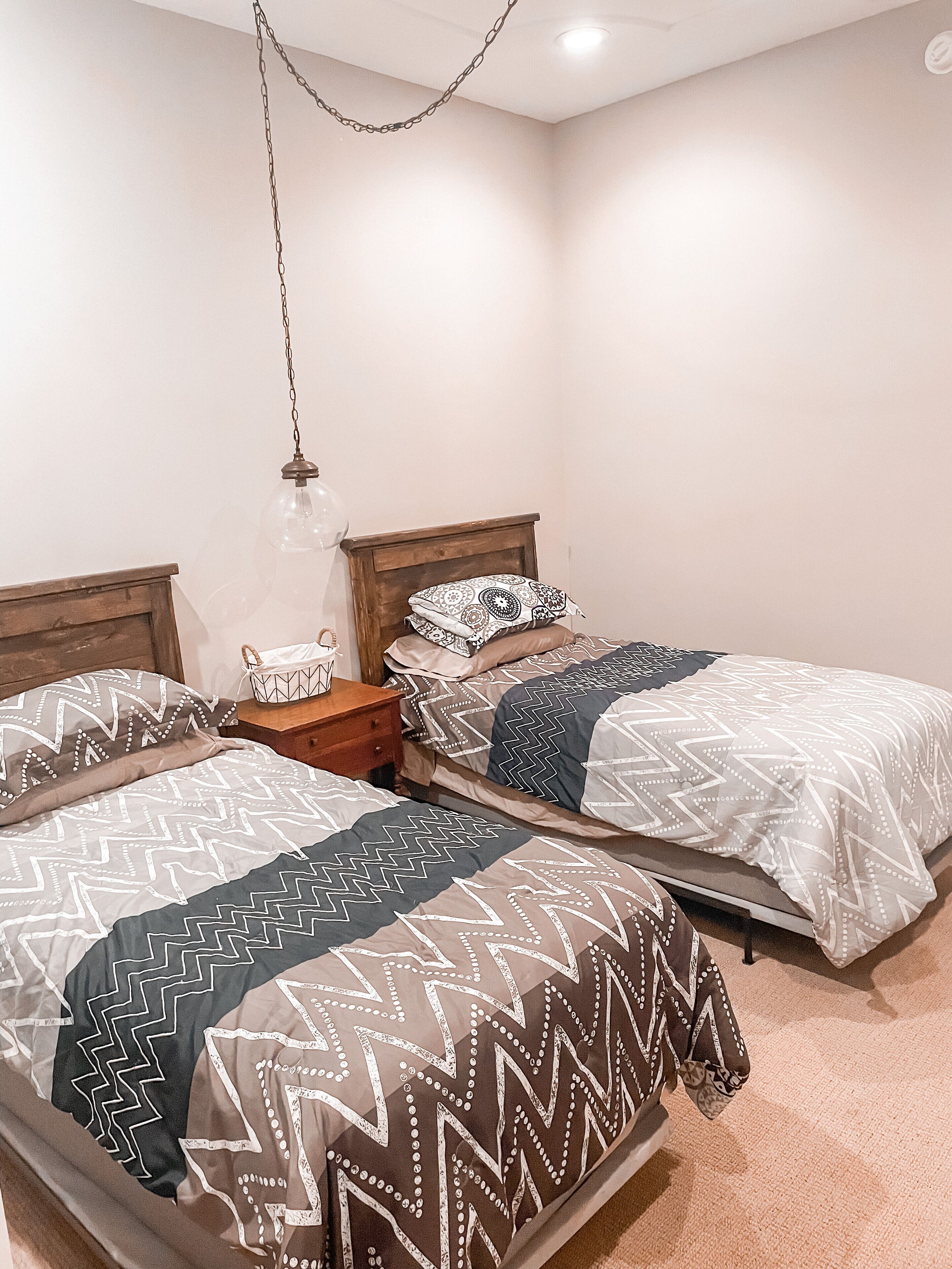 Beautiful luxury family condo on the lake! Mins from Downtown!