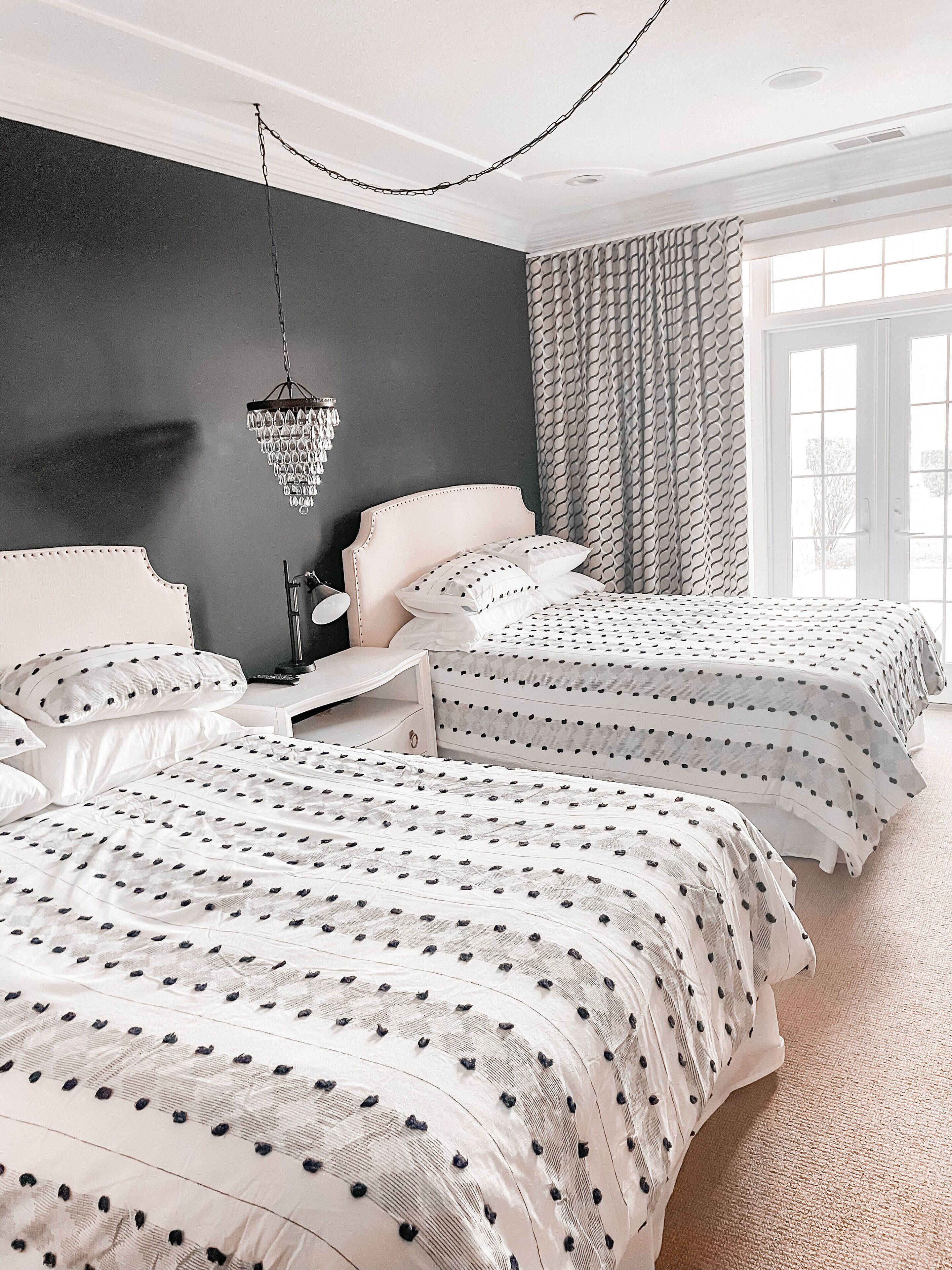 Beautiful luxury family condo on the lake! Mins from Downtown!