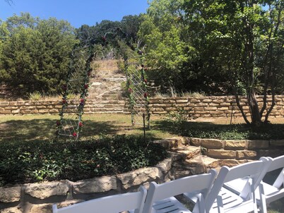 Private country estate near Dinosaur valley state park for families and friends