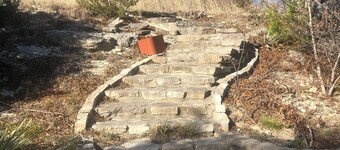 Private country estate near Dinosaur park for families and friends..sleeps 16