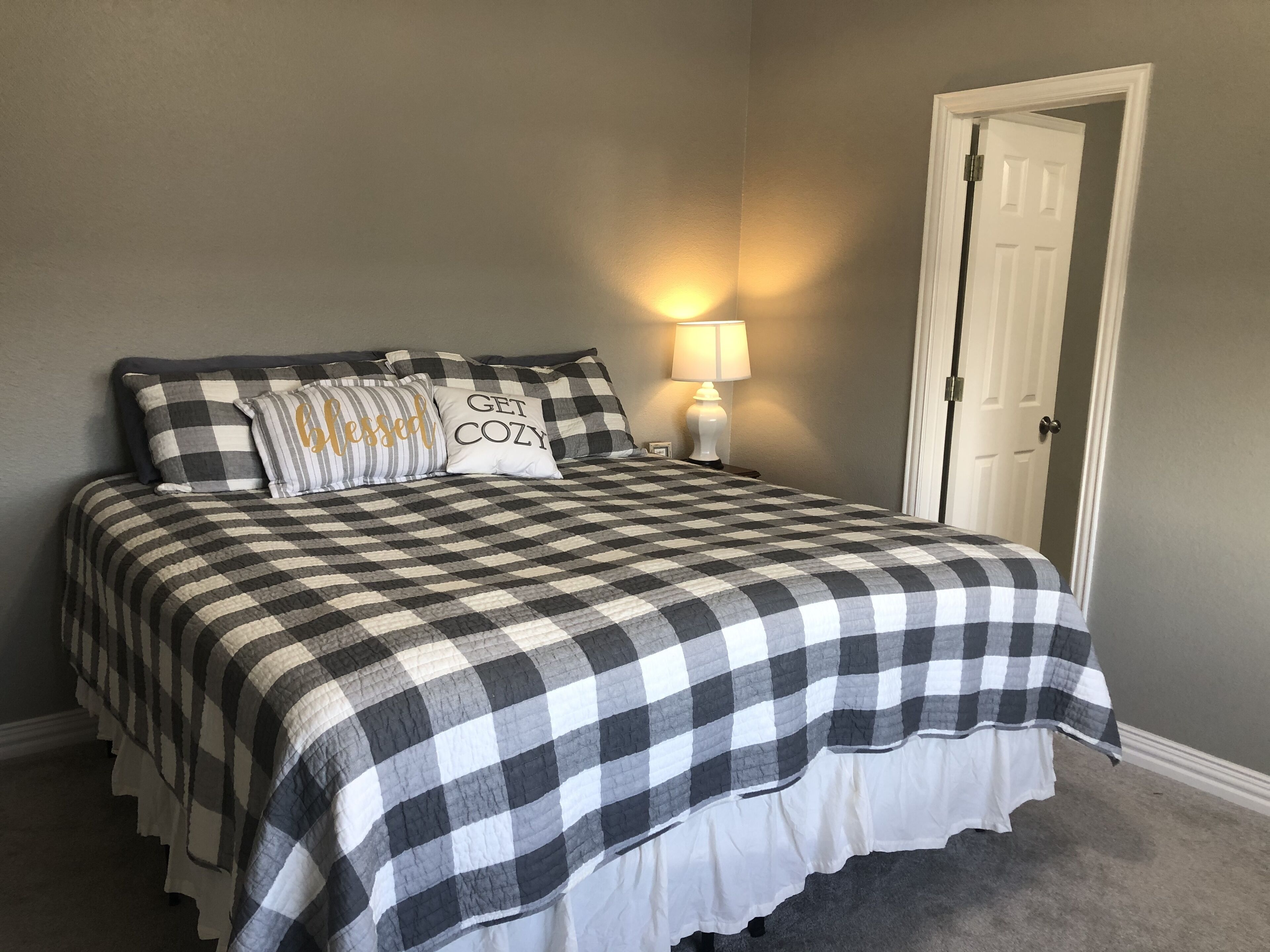 Peaceful Country estate... perfect for family, friends gatherings.