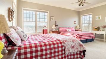 4 bedrooms, desk, iron/ironing board, free WiFi