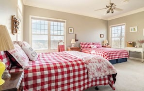 4 Schlafzimmer, Schreibtisch, Bügeleisen/Bügelbrett, kostenloses WLAN