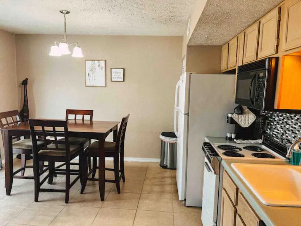 冰箱、微波炉、烤箱、炉灶