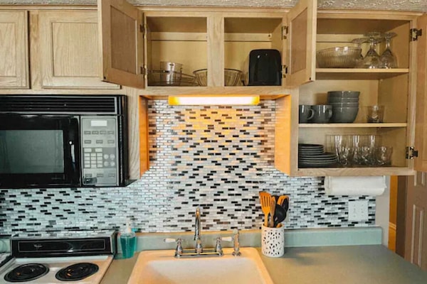 Frigorífic, microones, forn i placa de cuina