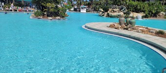 Edgewater beach/Golf resort  heated pool, hot tub, beach access 2bed/2bath