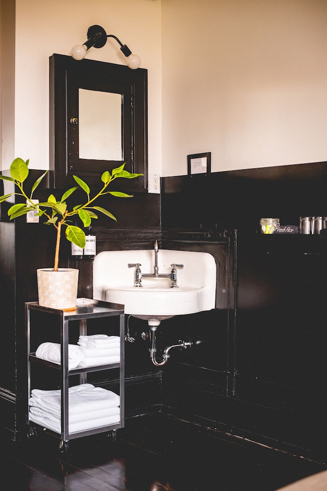 The Clyde Hotel Portland by Kasa by null