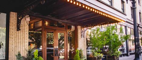 EntrĂ©e de lâhĂ©bergement