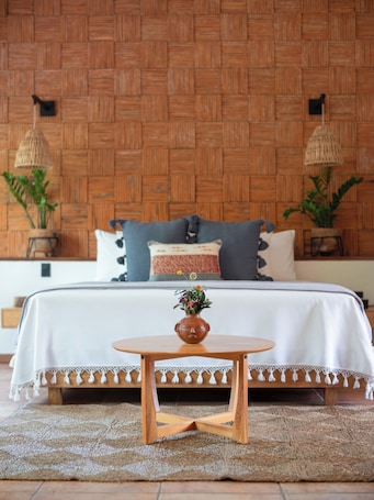 COYOTE | Hypo-allergenic bedding, down comforters, in-room safe, desk. La Paranera Hotel & Relax