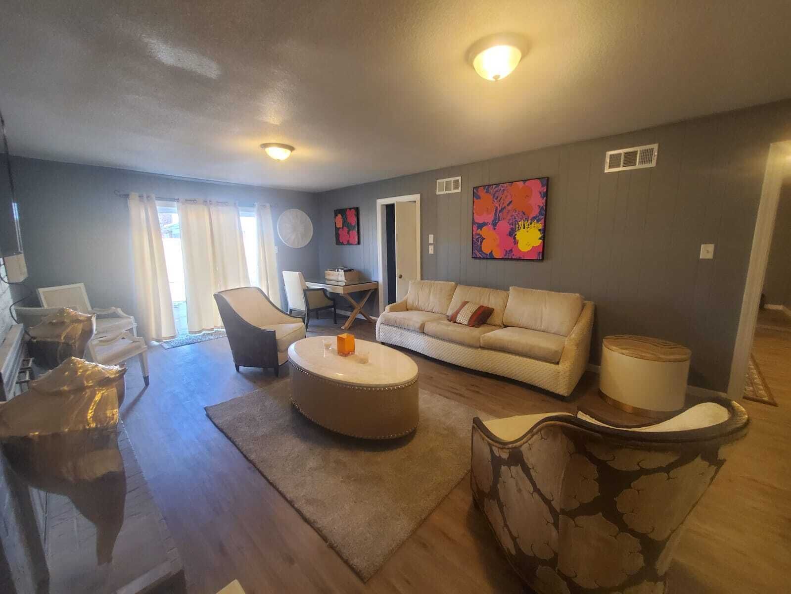 Super Large East Memphis 23 Beds