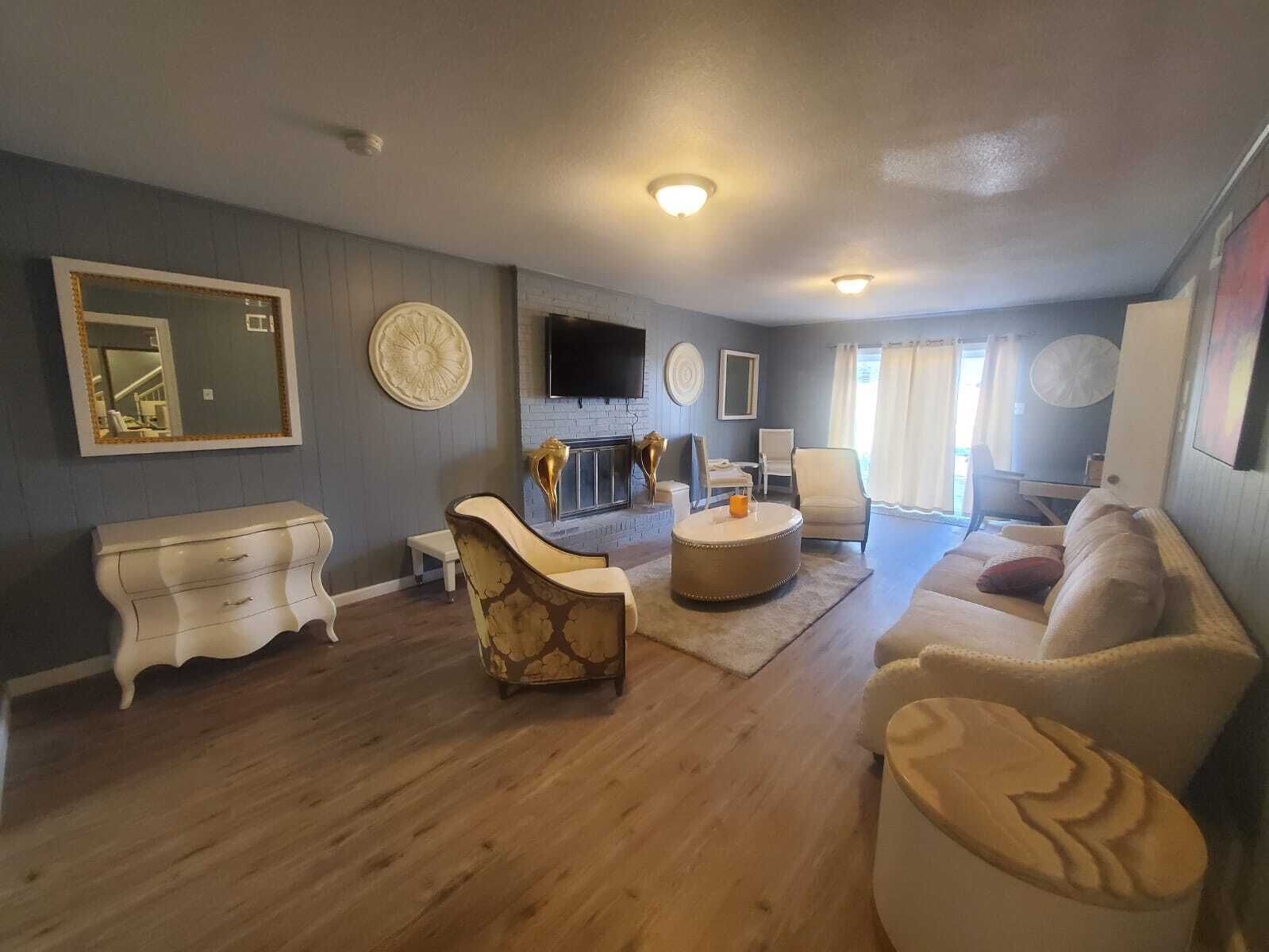 Super Large East Memphis 23 Beds