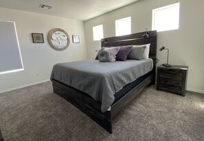 4 bedrooms, desk, iron/ironing board, free WiFi