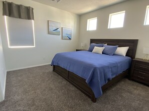 4 Schlafzimmer, Schreibtisch, Bügeleisen/Bügelbrett, kostenloses WLAN