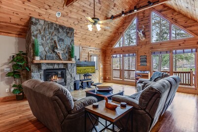 Lake Gaston Waterfront Log Cabin