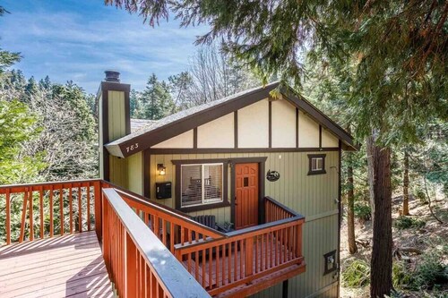 Getaway in Lake Arrowhead - Hot Tub, Views, Fireplace, EVchg