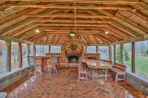 Pickleball/Basketball 11 BR 6.5 BA Sauna HotTub Pool Table
FREE Tesla EV Charger