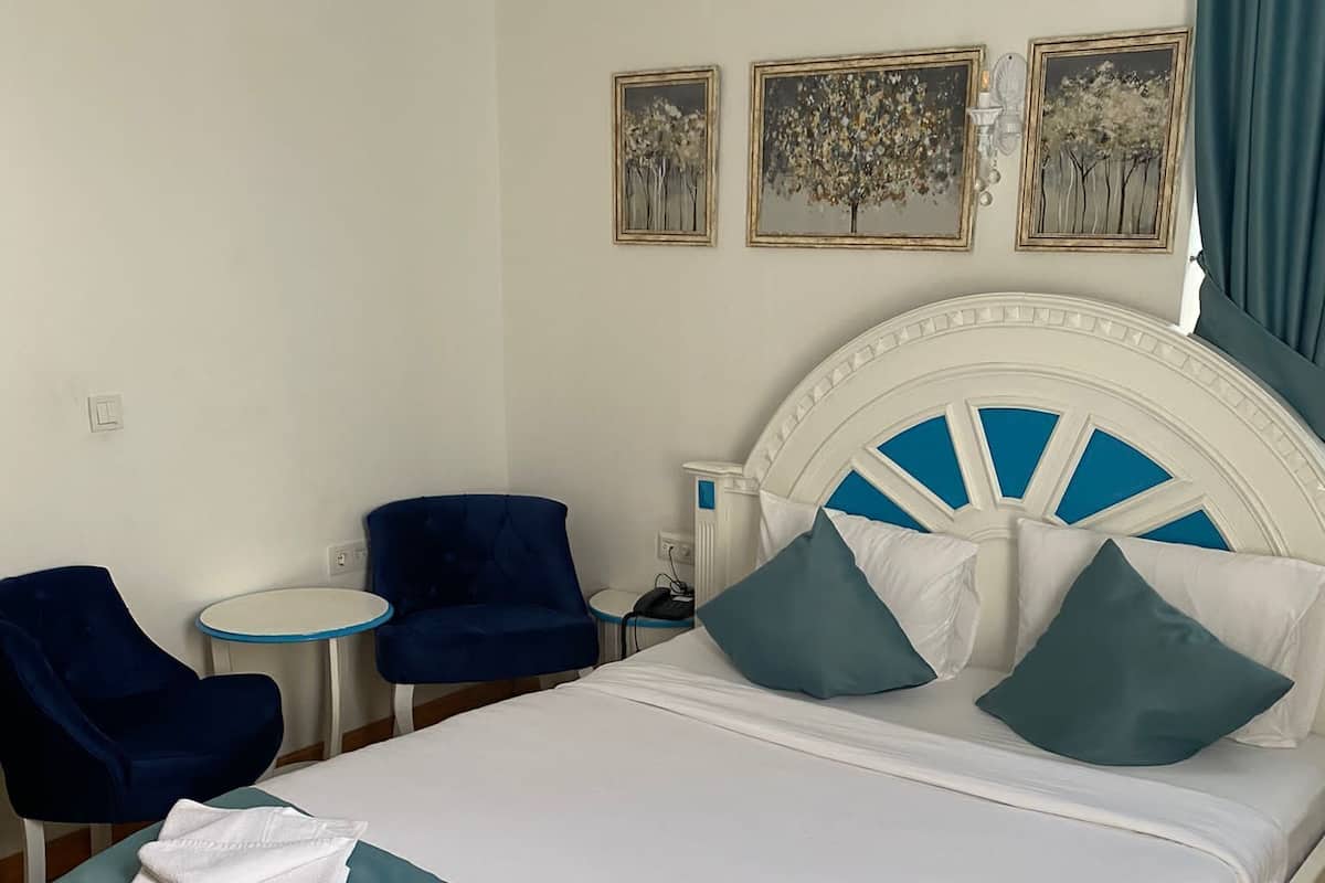 Economy Room
