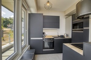 Kühlschrank, Mikrowelle, Ofen, Geschirrspüler
