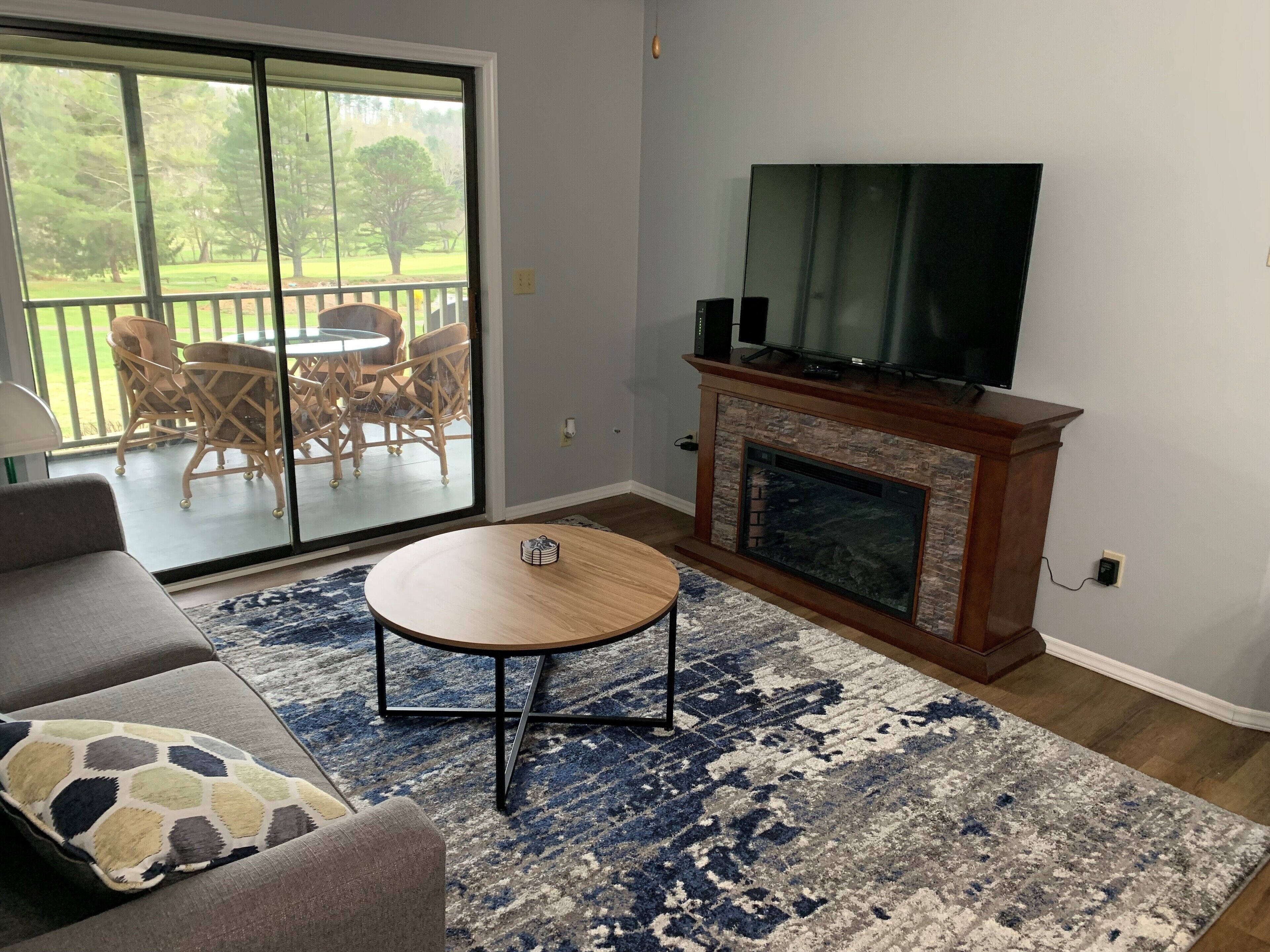 Mill Creek Mid Modern Villa -Golf, hike, Mtn retreat, extended stay discounts