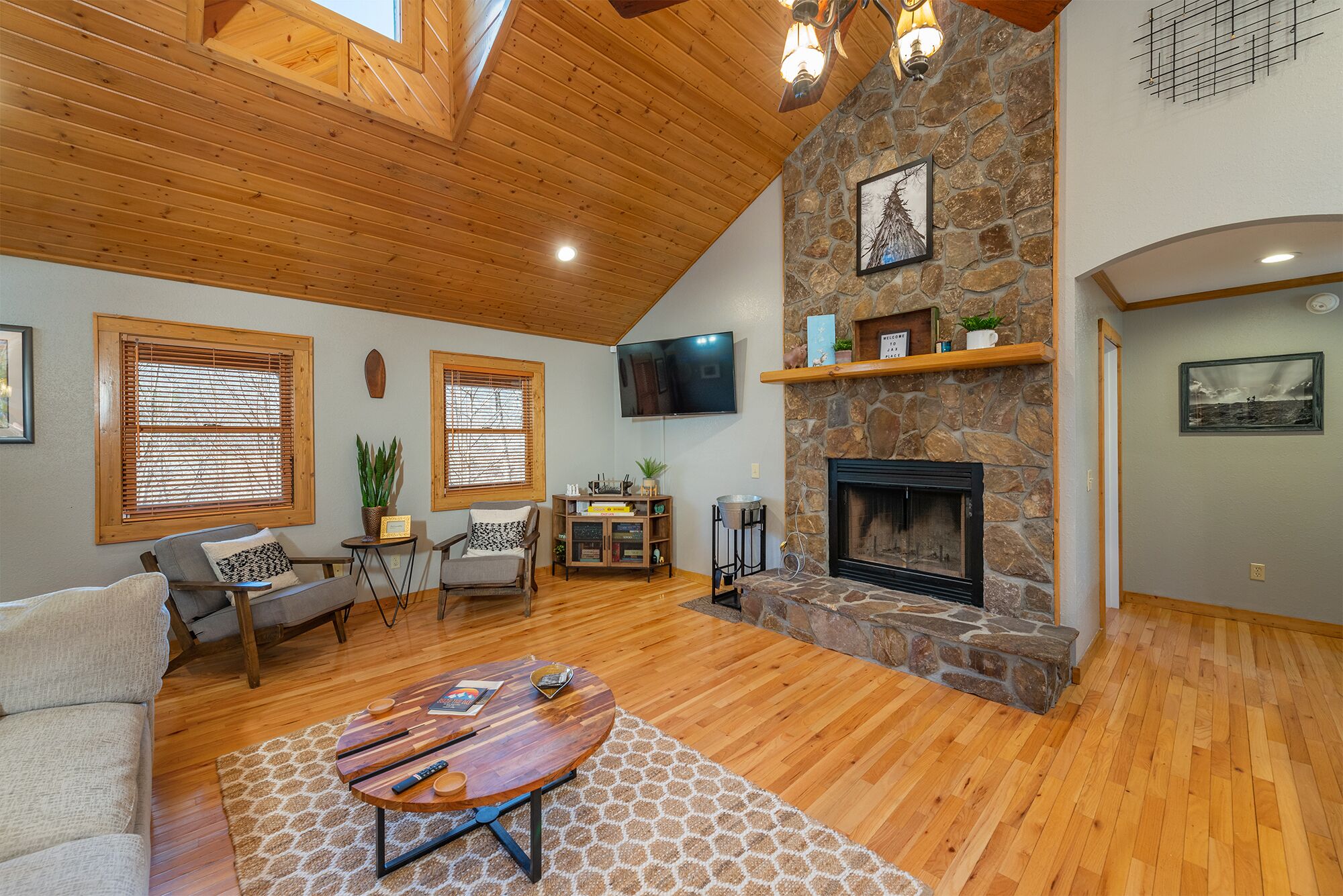 Mountain Class & Comfort - Hot Tub, Fishing, River Play - All Day!