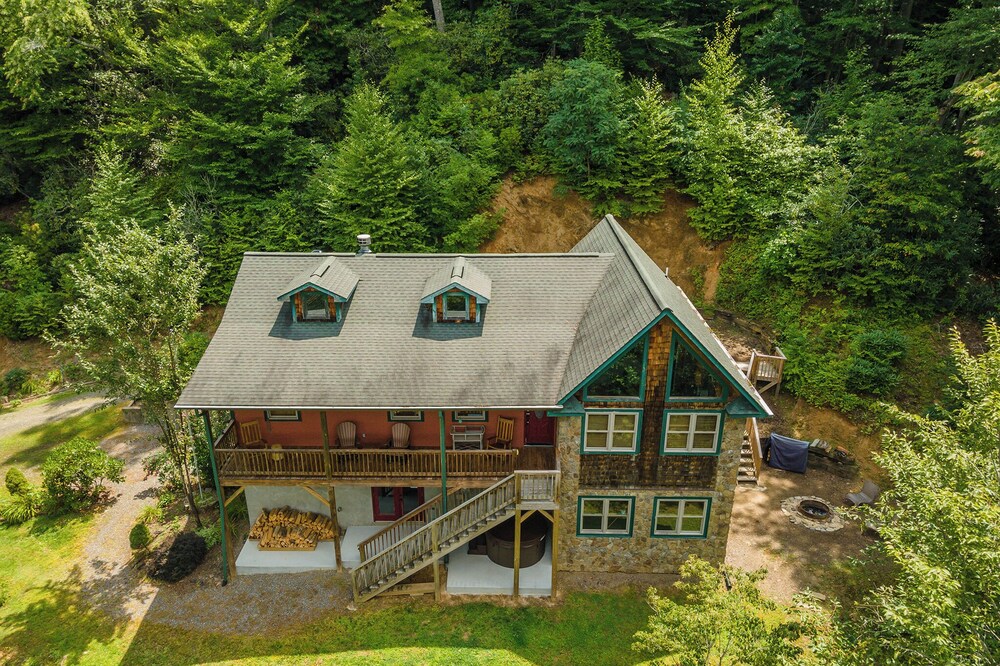 Mountain Class & Comfort - Hot Tub, Fishing, River Play - All Day!