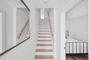 8 chambres, bureau, fer et planche à repasser, accès au Wi-Fi (inclus)