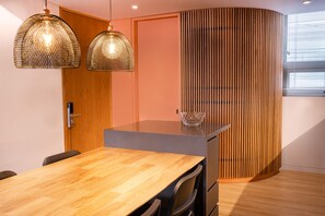 Deluxe Apartment | Private kitchen | Full-size fridge, microwave, oven, blender