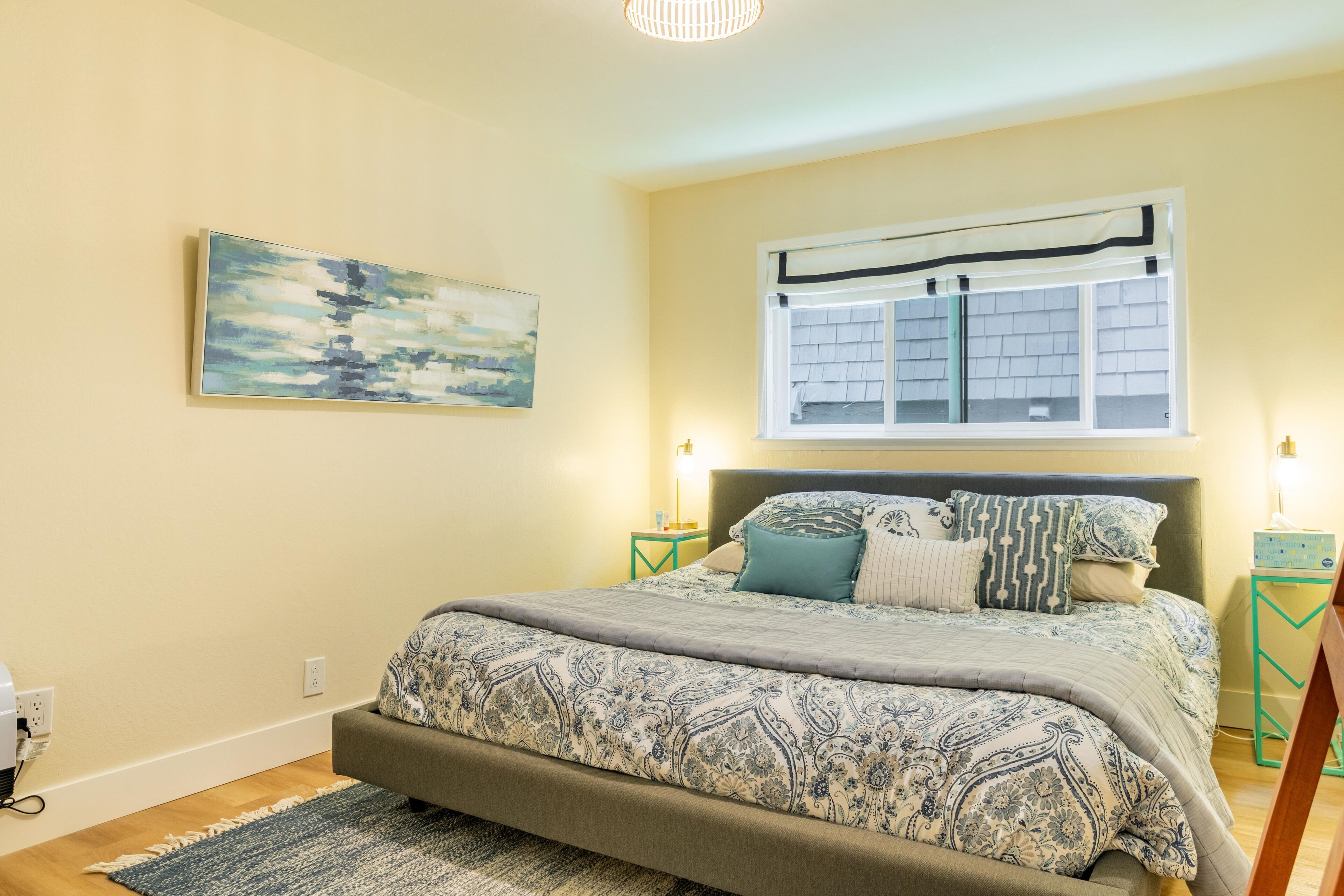 2 bedrooms, desk, iron/ironing board, travel crib