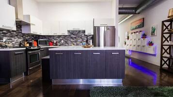 Fridge, microwave, oven, stovetop