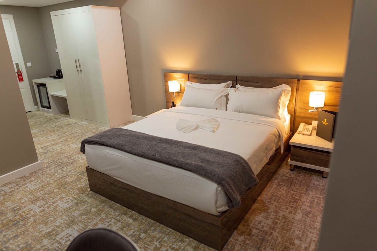 1 Schlafzimmer, Minibar, Zimmersafe, Schreibtisch