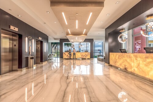 Stylish Private Beach Condo Hollywood