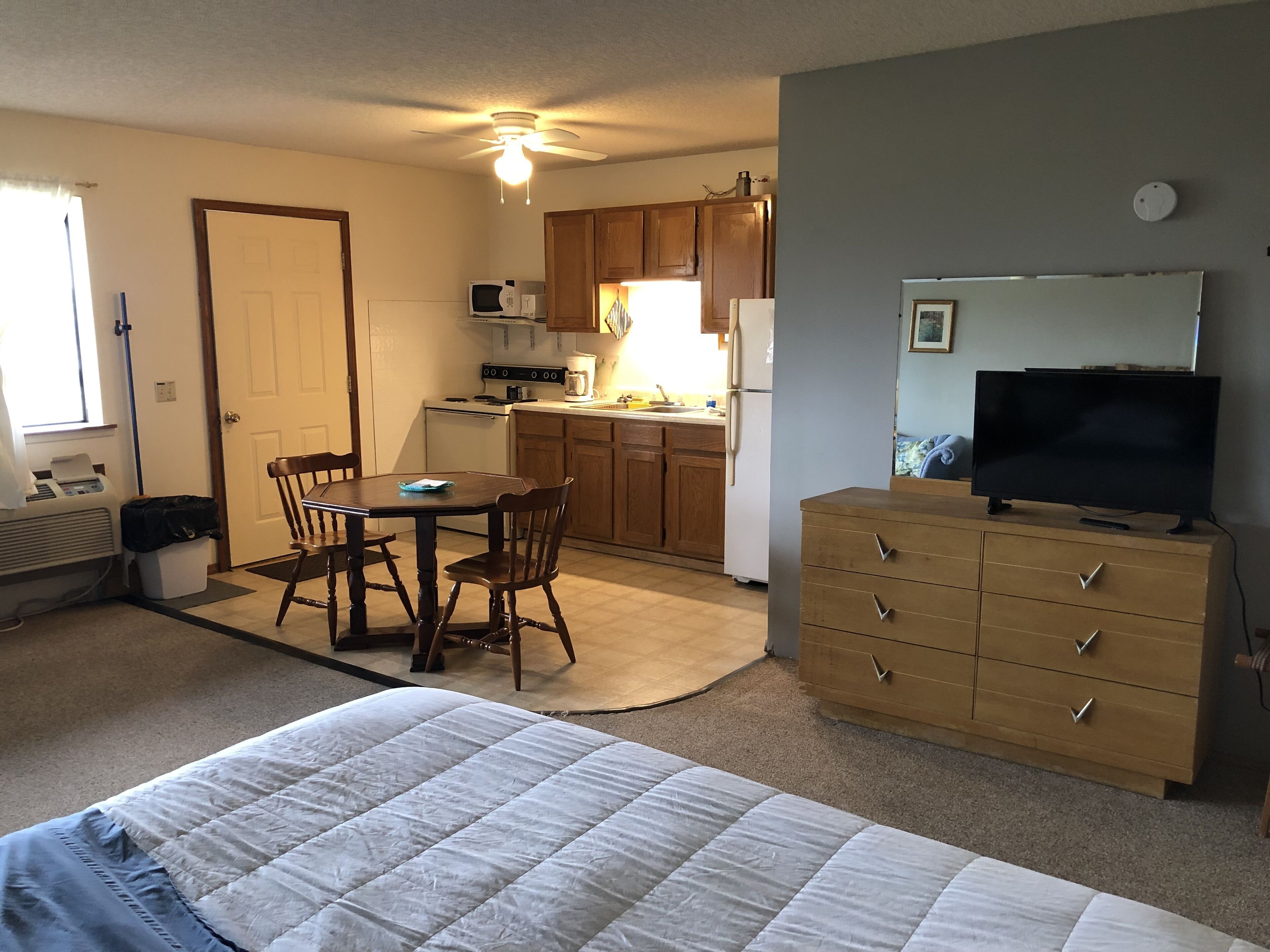 Studio room with big view of Bull Shoals Lake-Unit #5