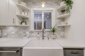 Interior - The Olive Get-Away | Pool💦 Game Room🏓 & BBQ♨️ (Redding)