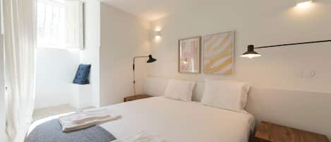 2 bedrooms, iron/ironing board, Internet, bed sheets