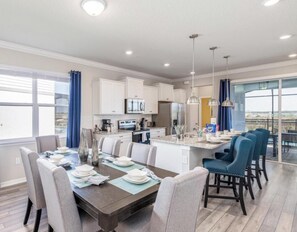 Dining - Amazing 5/6 Vacation home at Windsor Island Resort!!! (Davenport)