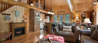 PARADISE NORTH: LOG HOME CABIN IN BRAINERD, MN