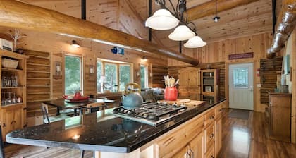 PARADISE NORTH: LOG HOME CABIN IN BRAINERD, MN
