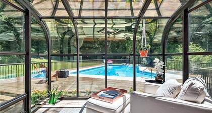 Secluded Oasis in Asheville! Game Room, Movie Theater, and Hot Tub * 20 min to Biltmore!